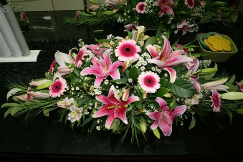 casket spray | Funeral flower arrangements, Funeral floral, Beautiful flower arrangements