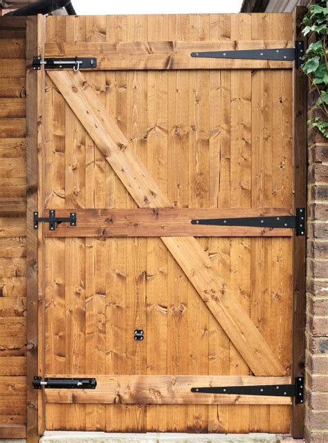 How to Build a Wooden Gate for Your Yard