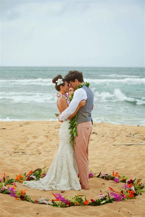 Beutiful and Intimate Destination Wedding in Hawaii - Belle The Magazine