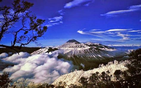 Mount Jayawijaya, Papua - Gotravelad