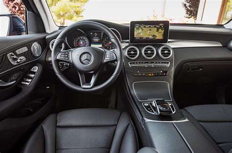 2016 Mercedes Benz GLC300 4Matic interior view - Motor Trend en Español