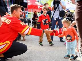 Mikael Backlund signs extension, named captain of the Calgary Flames ...