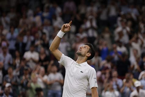 Novak Djokovic beats Stan Wawrinka just before Wimbledon closing time ...