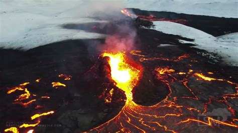 04-10-2021 Grindavik, Iceland - Drone Amazing Volcano at Night Draws Crowds - YouTube