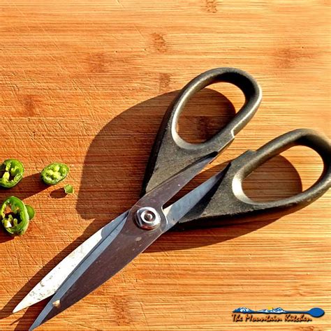 5 Uses For Kitchen Scissors