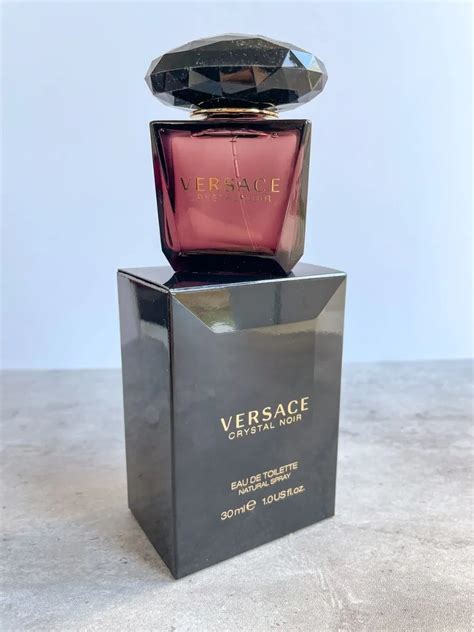 Versace Crystal Noir EDT Reviewed: Spellbinding & Simply Gorgeous ...