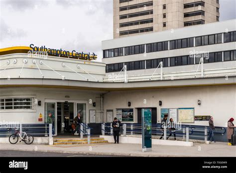 Entrance to Southampton Central train station 2019, Southampton ...