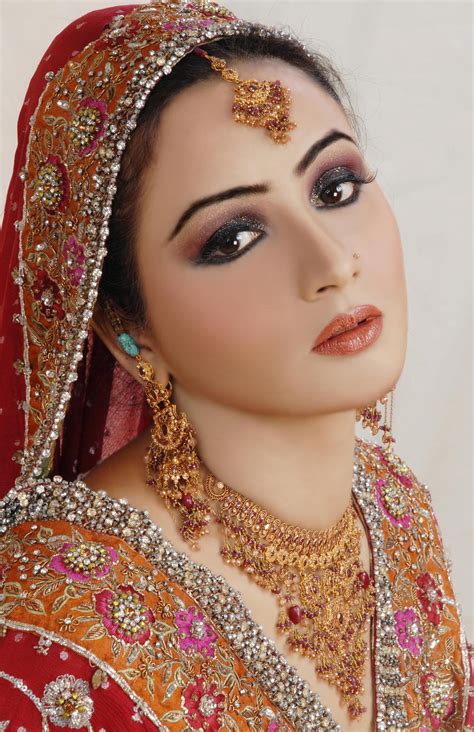 Women Fashion Trend: Bridal Makeup 2012