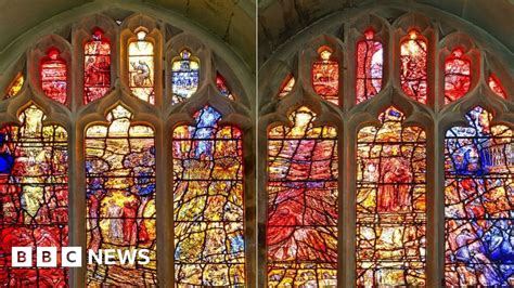 Richard III windows 'hallowed' at Leicester Cathedral service - BBC News