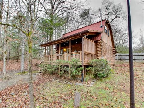 Romantic Cabin for Rent near Townsend, Tennessee