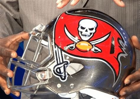 Tampa Bay Buccaneers unveil 'enhanced' logo, helmet - Footballscoop