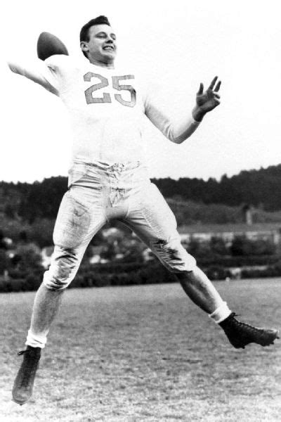 Norm Van Brocklin – Football | Oregon Sports Hall of Fame & Museum