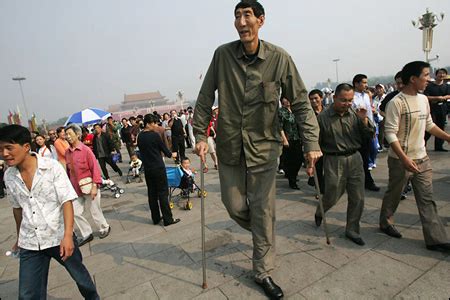 bao xishun, the world's tallest man