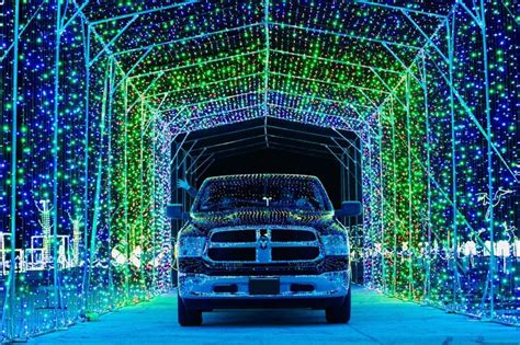 Here’s where you can see drive-through Christmas lights in Chicago ...