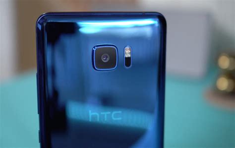 HTC U Ultra Review: Pretty, But Too Big and Oddly Introduced