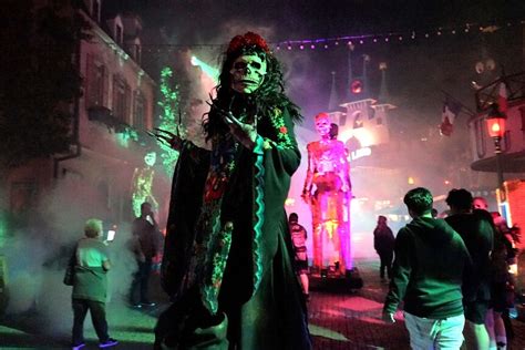 Halloween Horror Nights Scare Zones: What To Expect, How to Navigate ...