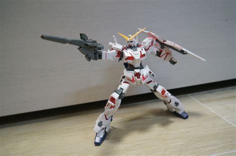 Manpig's Collection: HGUC Gundam Unicorn [Destroy Mode] + Unicorn Head Stand Mini Review