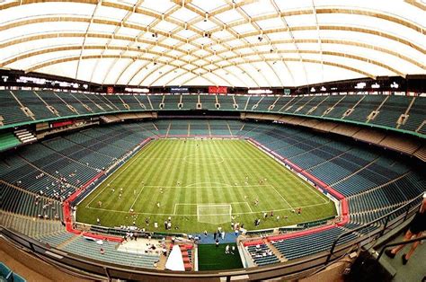 Haunting Photos From The Pontiac Silverdome Stadium (20 Pics) - STATIONGOSSIP