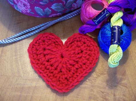 22 Threads: Crochet Heart Garland