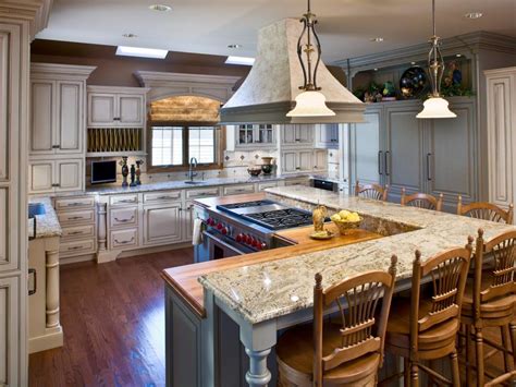 5 Most Popular Kitchen Layouts | HGTV