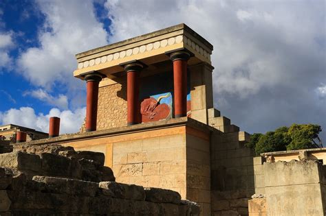 Palace of Knossos in Crete | Visit Knossos and enter the Minotaur's lair!