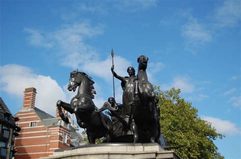 Statue of Queen Boudicca - London