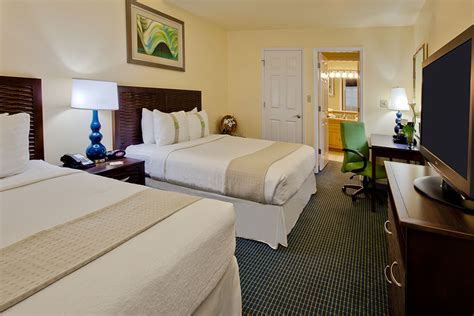 Holiday Inn Hotel & Suites Harbourside Hotel Deals | Allegiant®