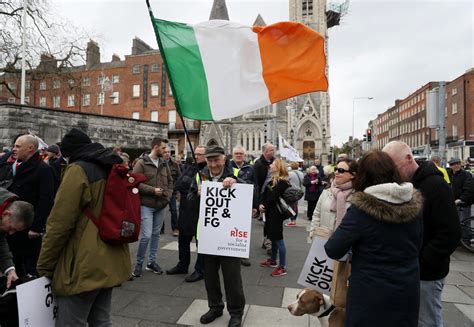 Dublin demonstrators march against potential FF/FG government | Newstalk