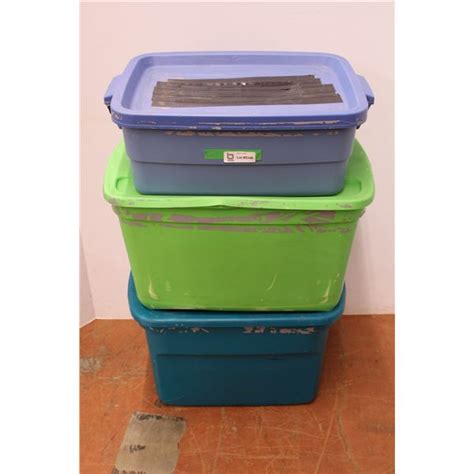 *(3) Large Rubbermaid Tubs with Lids - Bodnarus Auctioneering