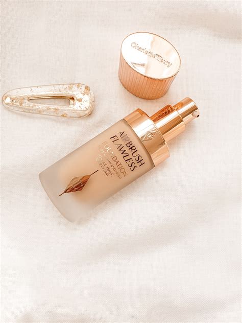 CHARLOTTE TILBURY AIRBRUSH FLAWLESS FOUNDATION - FACE TO CURLS