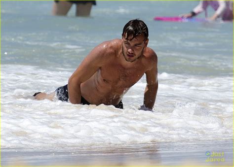 Liam Payne: Surfing Shirtless in Australia! | Photo 609952 - Photo ...