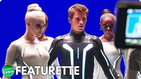 TRON LEGACY (2010) | Installing the Cast Featurette - YouTube