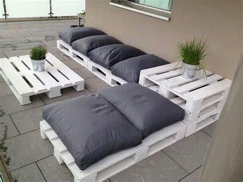 13 Uber Cool Outdoor Pallet Furniture Ideas