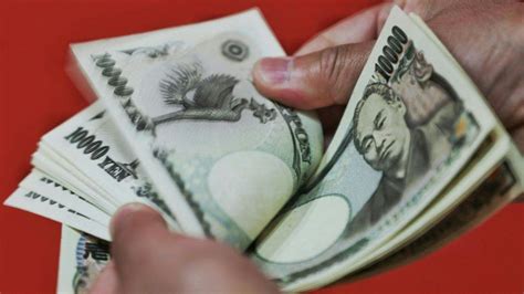 Sliding yen: What is happening to the Japanese currency? - BBC News