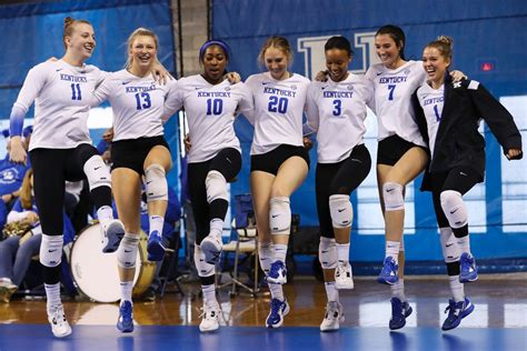 UK Wildcats News: Kentucky Volleyball vs Loyola-Chicago Gameday - A Sea Of Blue