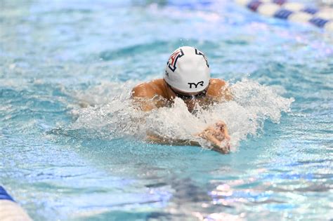 Arizona Swimming Sweeps Grand Canyon in Season Opener