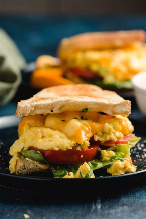 Cheesy Scrambled Egg Sandwich | NeighborFood