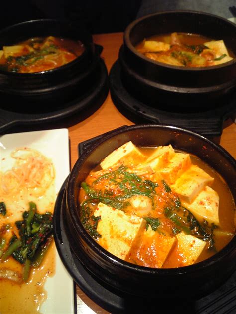 File:Korean.cuisine-Dubu.jjigae-01.jpg - Wikipedia, the free encyclopedia
