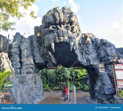 Skull Island, Reign of King Attraction Entrance, Islands of Adventure ...