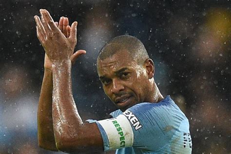 Manchester City midfielder Fernandinho signs one-year contract ...