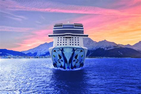 The Best Time to See the Northern Lights on an Alaska Cruise | NCL Travel Blog