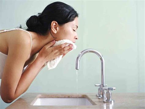 Why Dermatologists Want You to Consider the Oil-Cleansing Method | SELF