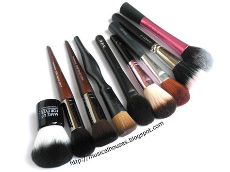 MUFE Blush & Highlighter Brushes Review & Comparison: Buffer Blush Brush #152 and Medium ...