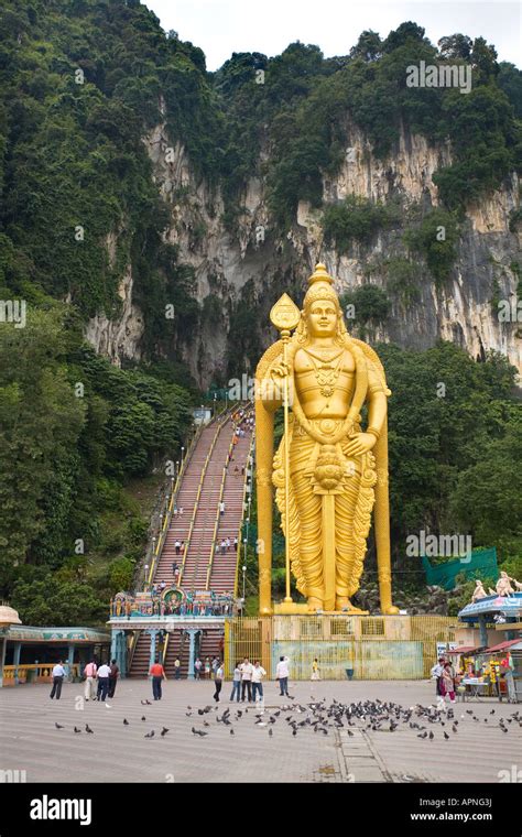 Batu caves temple Malaysia Murugan statue Stock Photo - Alamy