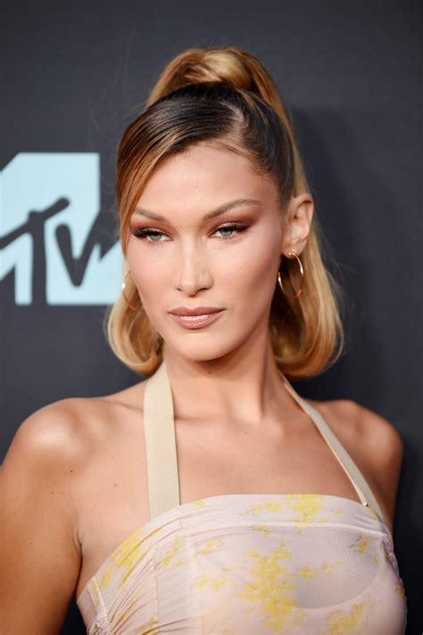 Bella Hadid's Makeup Look At The MTV Video Music Awards