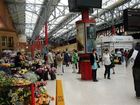 Busy concourse at Marylebone Station © Row17 cc-by-sa/2.0 :: Geograph Britain and Ireland