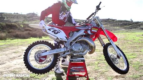 Service Honda CR250 2 Stroke-Dirtbike Magazine - YouTube