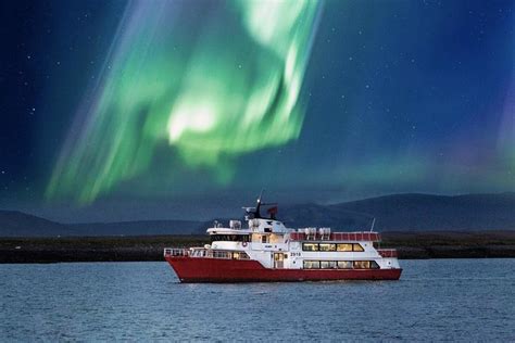 Reykjavik: Late-Night Northern Lights Boat Tour 2025