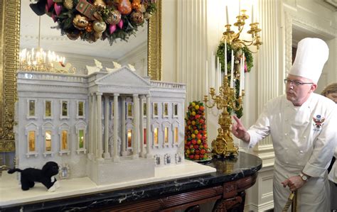 White House Gingerbread House 2012: 300-Pound Creation Makes Its Debut (PHOTOS) | HuffPost