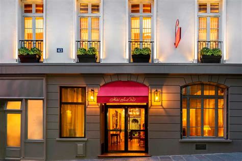 10 Best Cheap Hotels in Paris, According to Hotels.com | Paris hotels, Cheap hotels, Boutique hotel